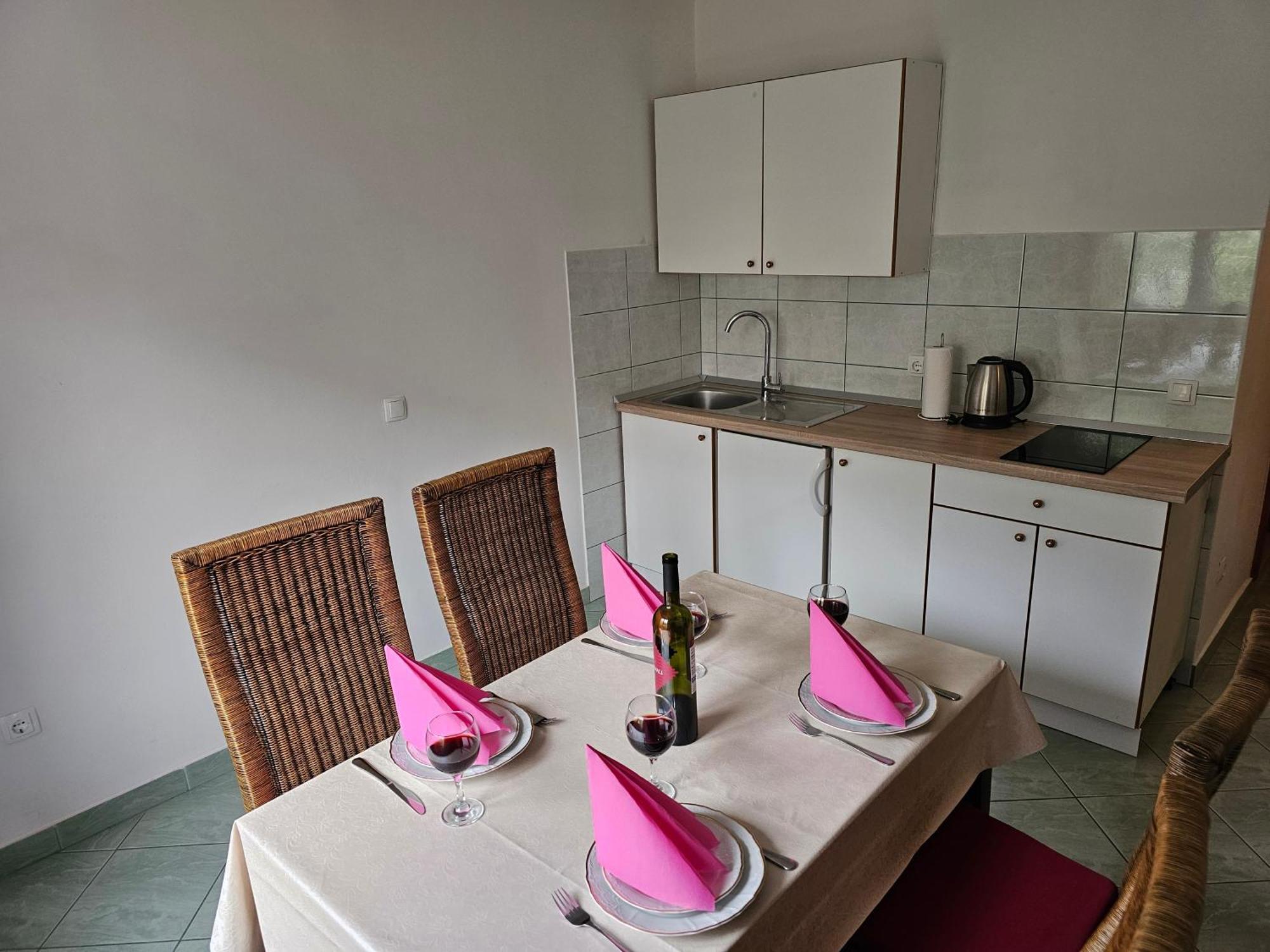 Apartments Kovac Makarska Room photo