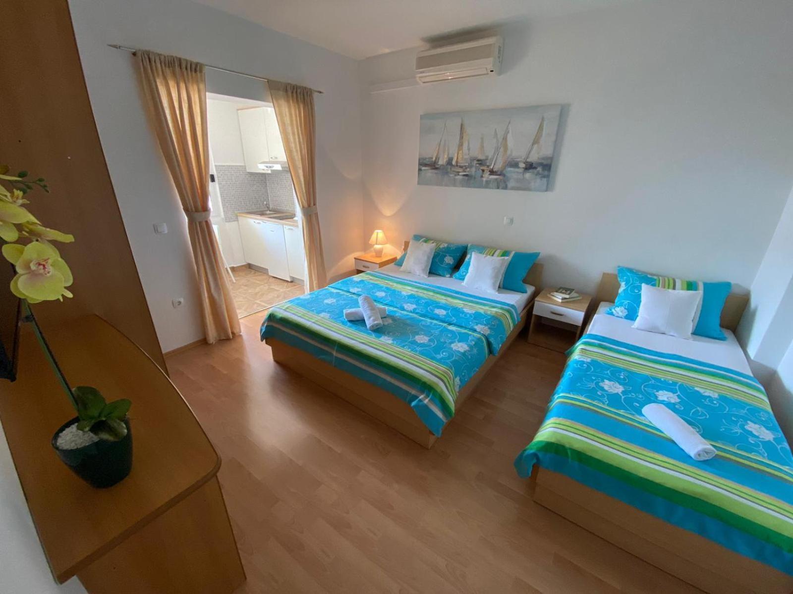 Apartments Kovac Makarska Room photo